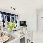 Jasny W Kolobrzegu Z Parkingiem, Balkonem I Tarasem Widokowym By Renters *