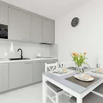 Jasny W Kolobrzegu Z Parkingiem, Balkonem I Tarasem Widokowym By Renters Διαμέρισμα *