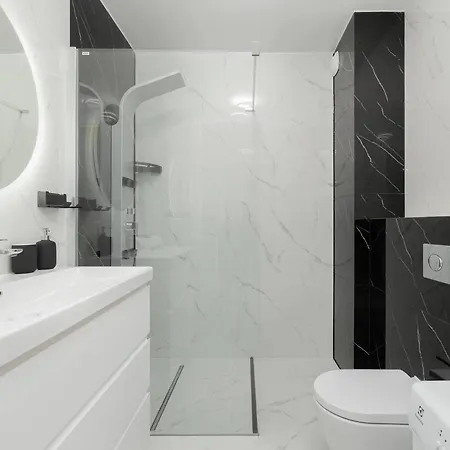 Jasny W Kolobrzegu Z Parkingiem, Balkonem I Tarasem Widokowym By Renters Appartamento